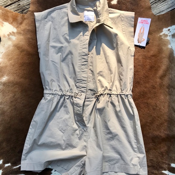 NWT Celebrity Pink Short Sleeve Bungee Waist Romper Sz M - Picture 4 of 6